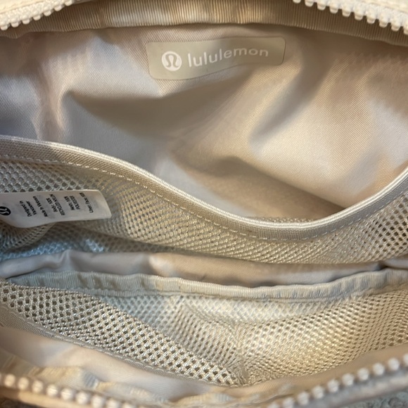Lululemon everywhere belt bag - Picture 3 of 5